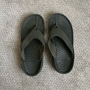 HOKA ORA RECOVERY FLIP SANDALS Dark green